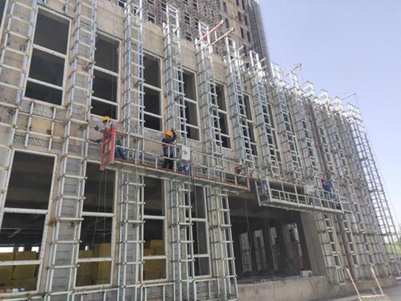 玻璃幕墙施工中的隐形美学与现代建筑风潮